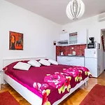 & Mara & Petrunjela - With Balcony And Sea View Appartamento