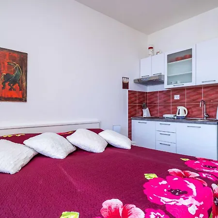 Appartement & Mara & Petrunjela - With Balcony And Sea View