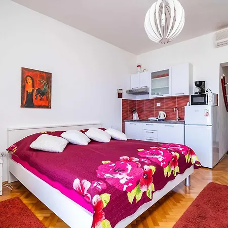 & Mara & Petrunjela - With Balcony And Sea View Appartement