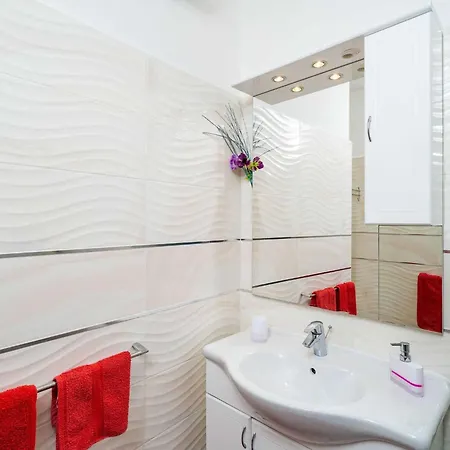 Appartement & Mara & Petrunjela - With Balcony And Sea View