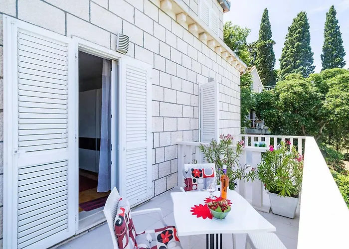 & Mara & Petrunjela - With Balcony And Sea View Apartament *