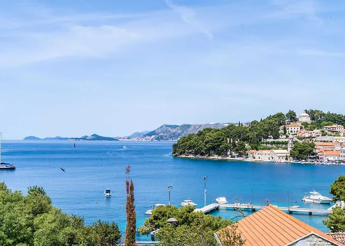 & Mara & Petrunjela - With Balcony And Sea View 公寓