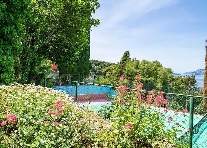 & Mara & Petrunjela - With Balcony And Sea View Apartament Cavtat