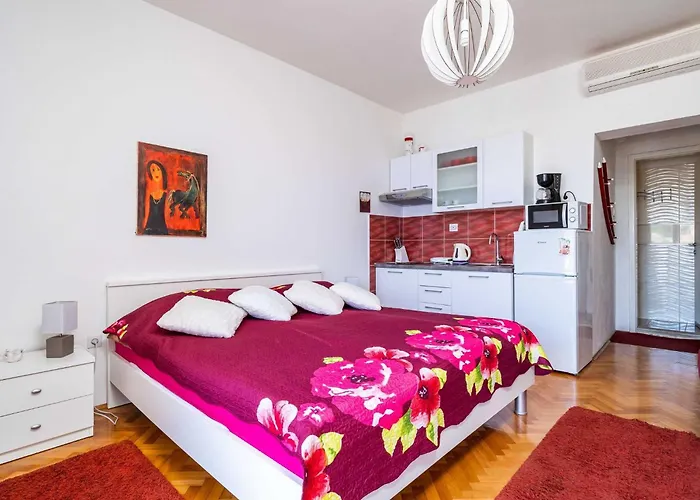 & Mara & Petrunjela - With Balcony And Sea View Apartament