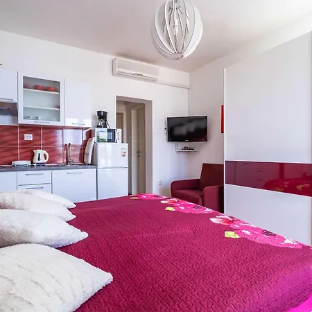 & Mara & Petrunjela - With Balcony And Sea View דירה קאבטאט